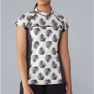 Patagonia rash guard micro swell  size large cap sleeve black and cream color